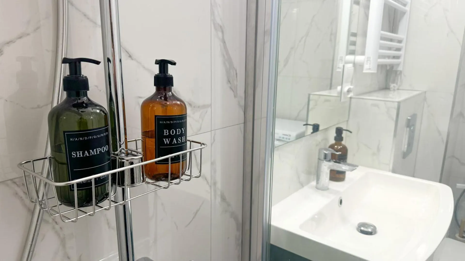 B1 - Duke Room - Warsaw City Haven - Shared Bathroom