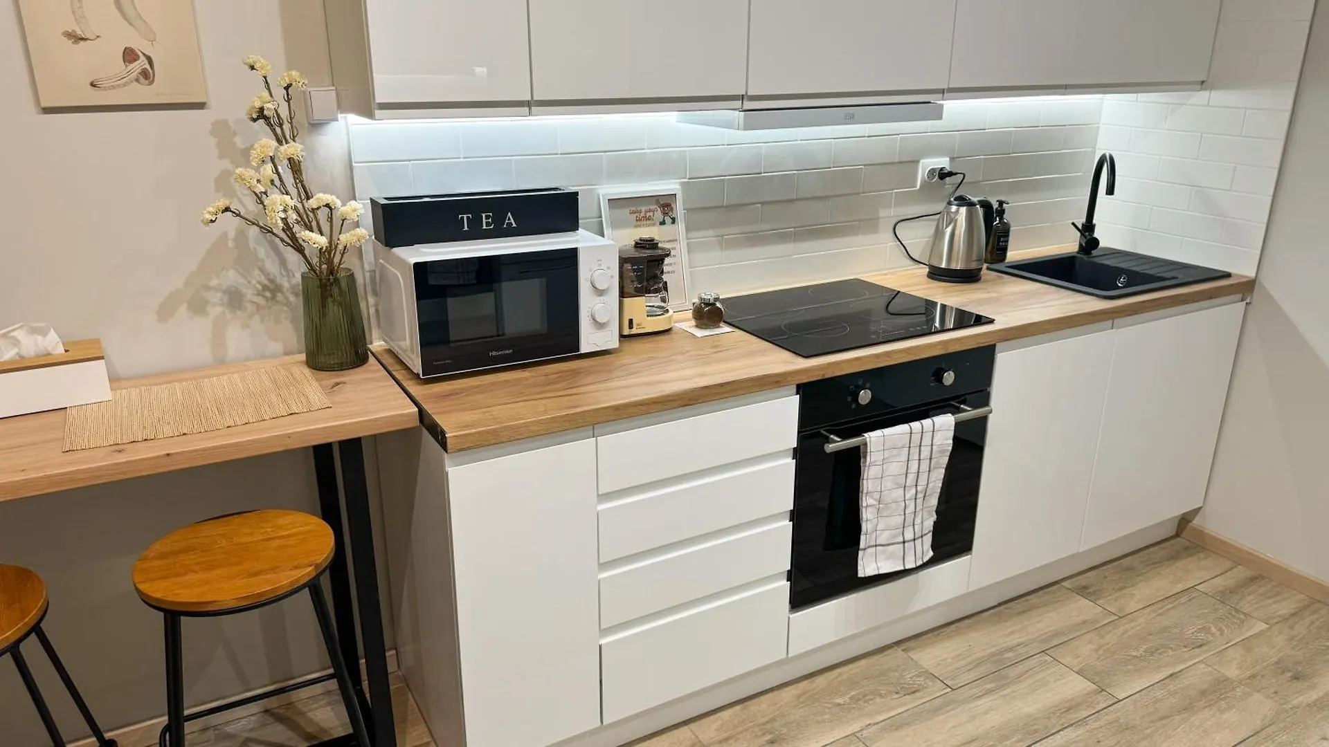Apartment B1 - Duke Room - Warsaw City Haven - Shared Bathroom Poland