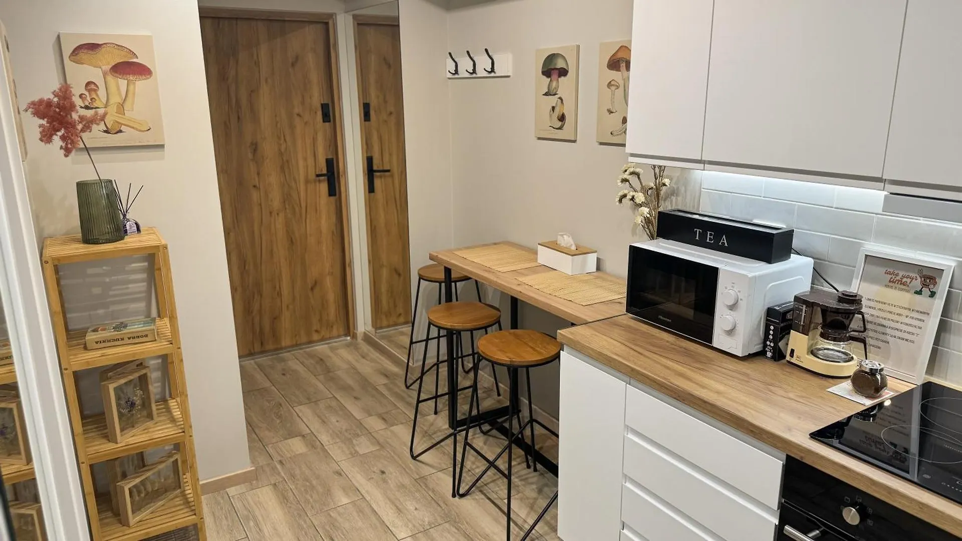 B1 - Duke Room - Warsaw City Haven - Shared Bathroom 0*,