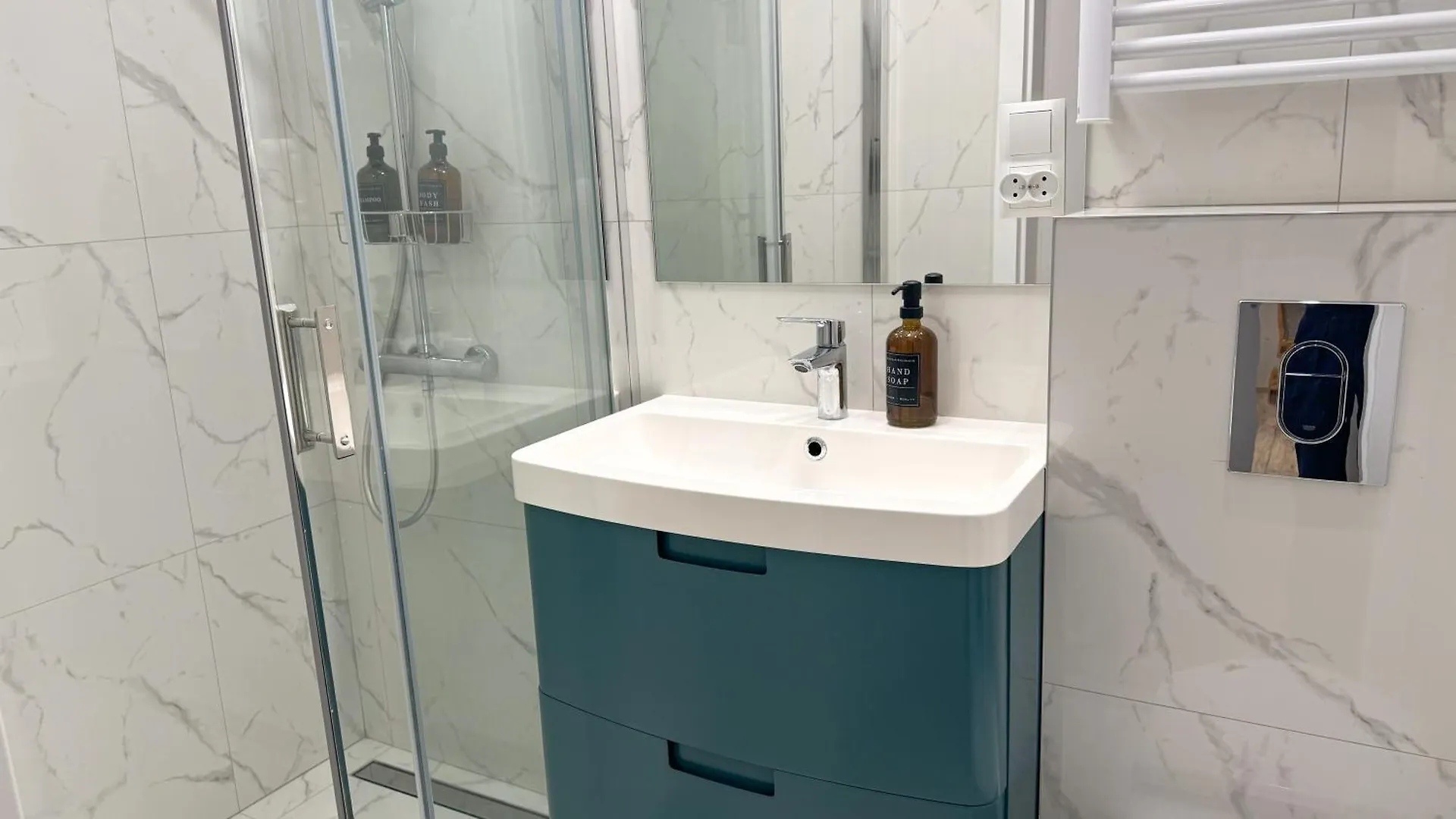 B1 - Duke Room - Warsaw City Haven - Shared Bathroom Apartment