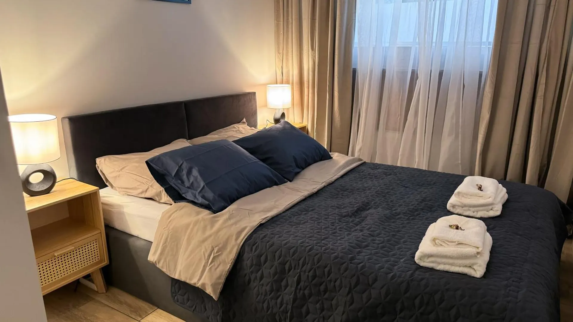 B1 - Duke Room - Warsaw City Haven - Shared Bathroom Apartment