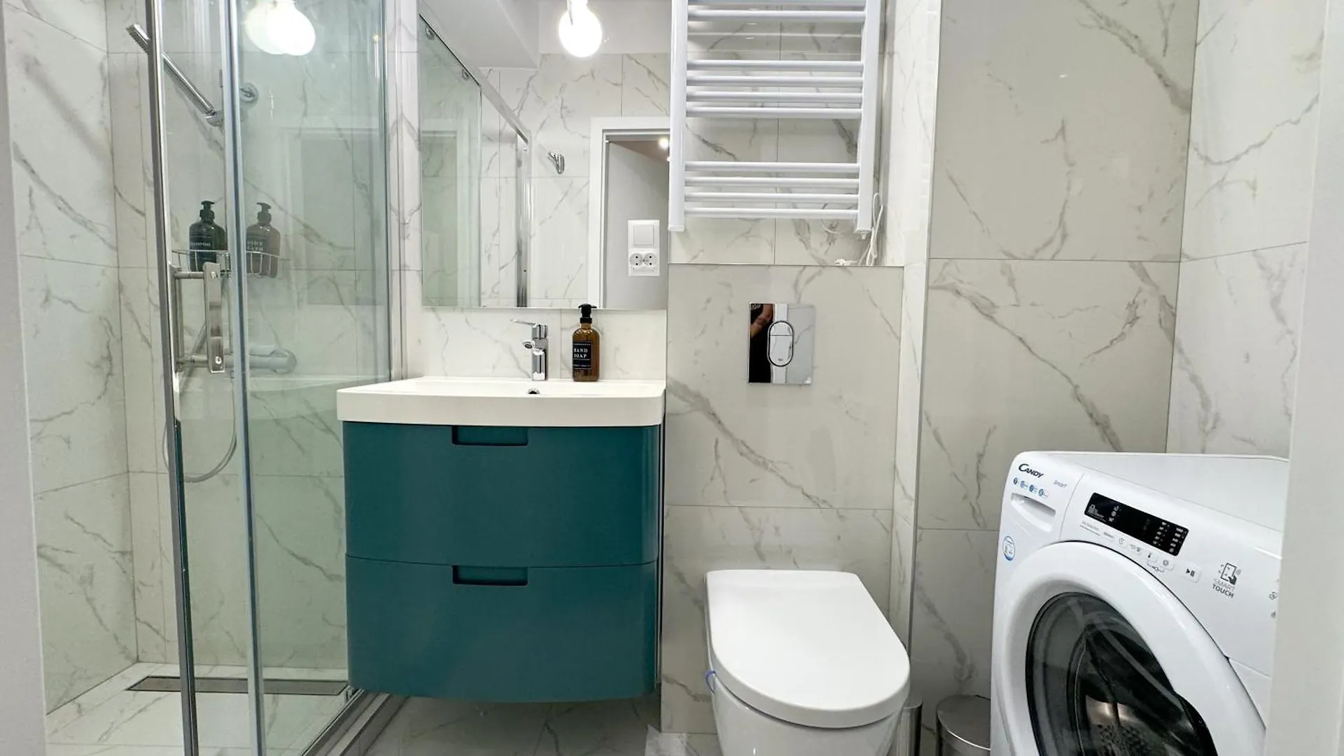 Apartment B1 - Duke Room - Warsaw City Haven - Shared Bathroom