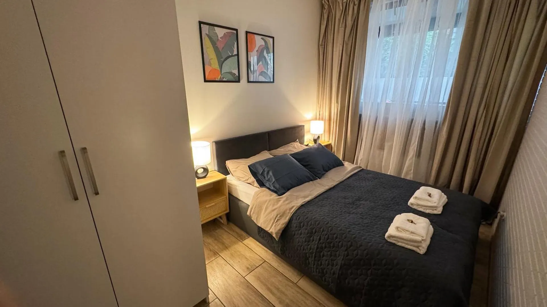 B1 - Duke Room - Warsaw City Haven - Shared Bathroom location